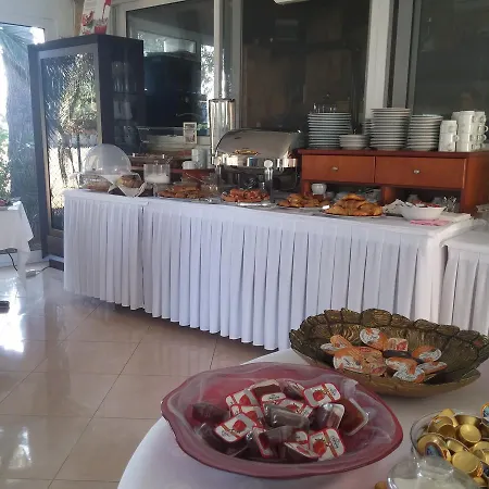 Irida Aparthotel 3*